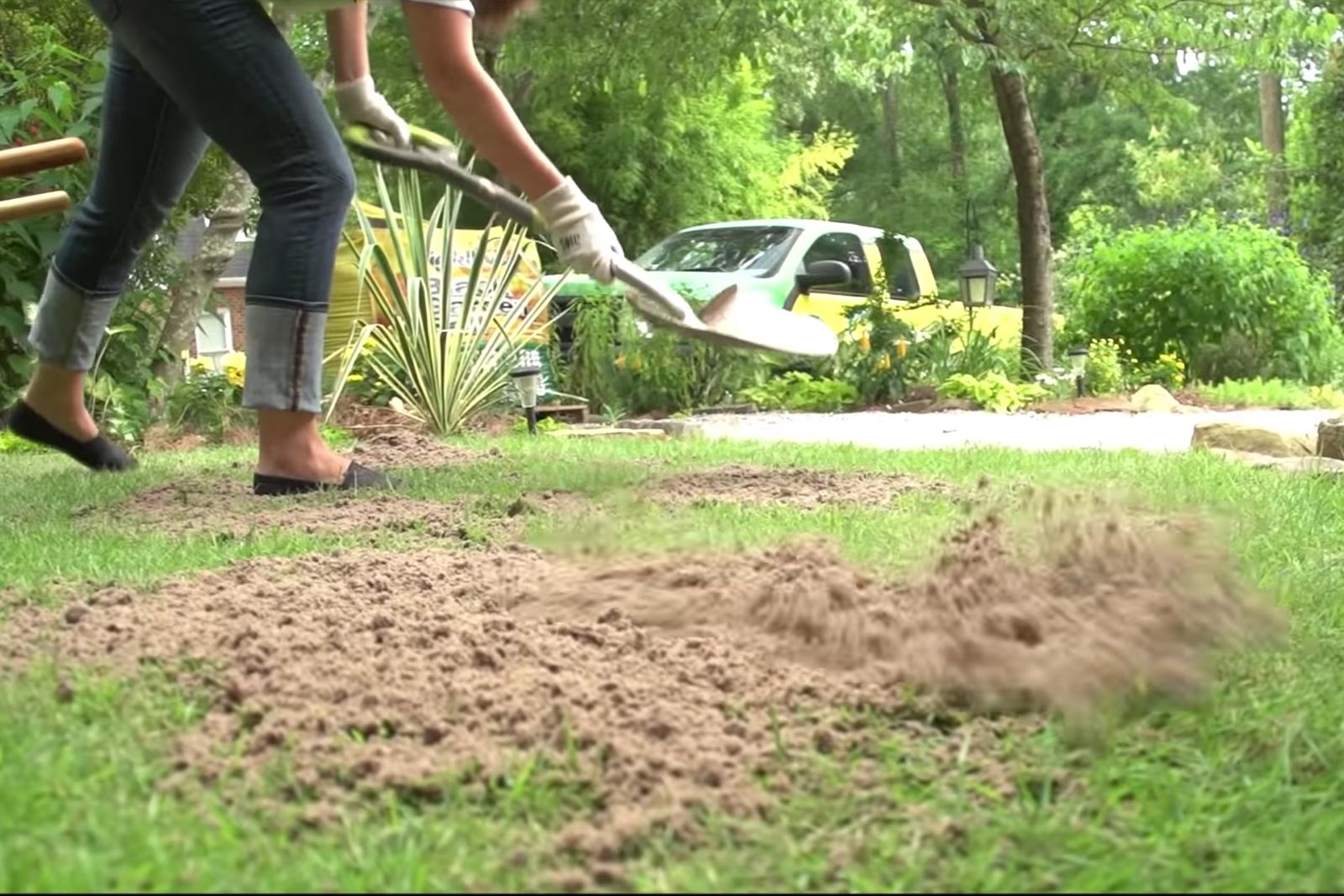 How to Topdress and Level a Lawn
